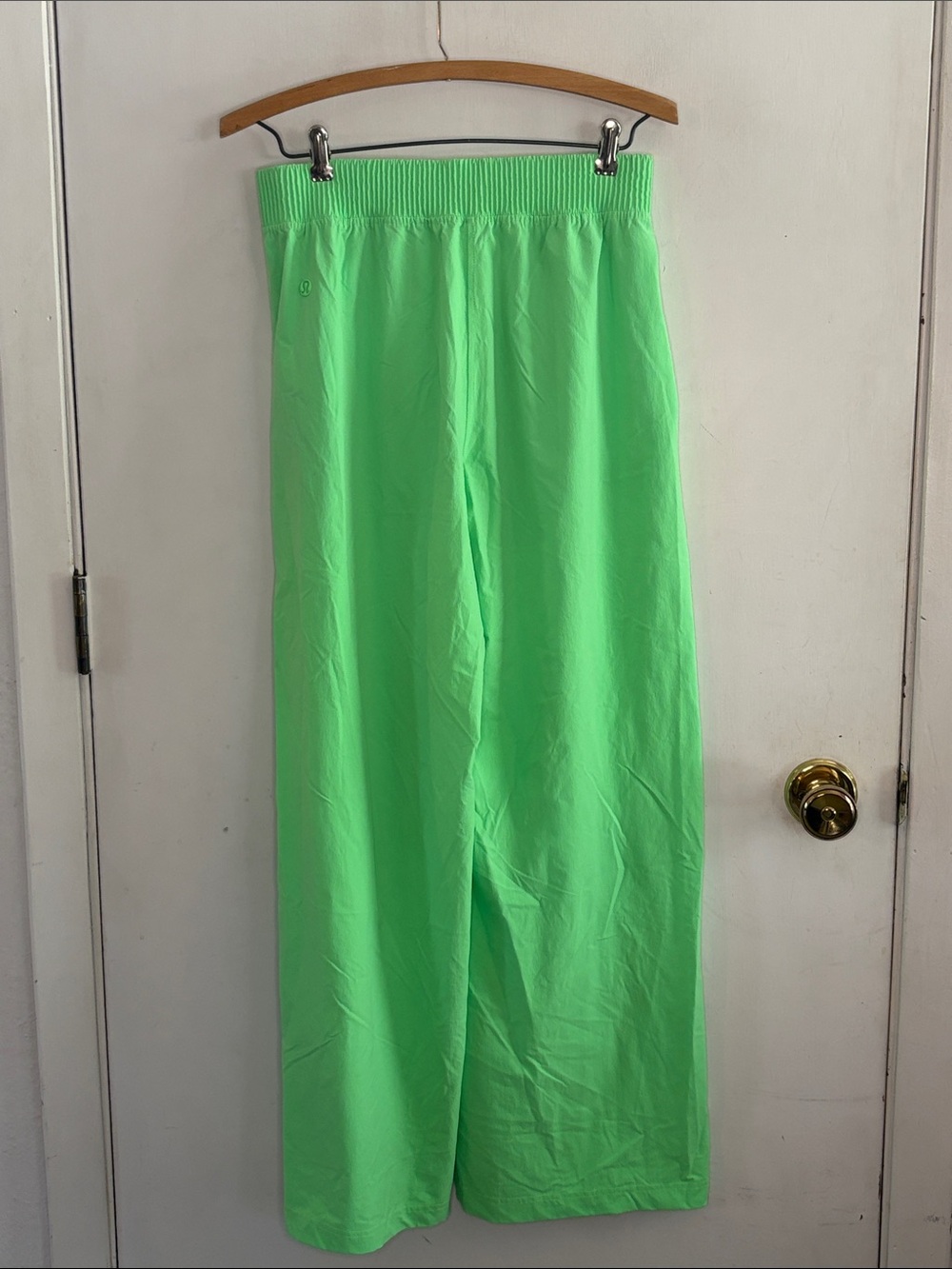Lululemon bright green stretch woven high waisted wide leg pants Size Small - Picture 8 of 9
